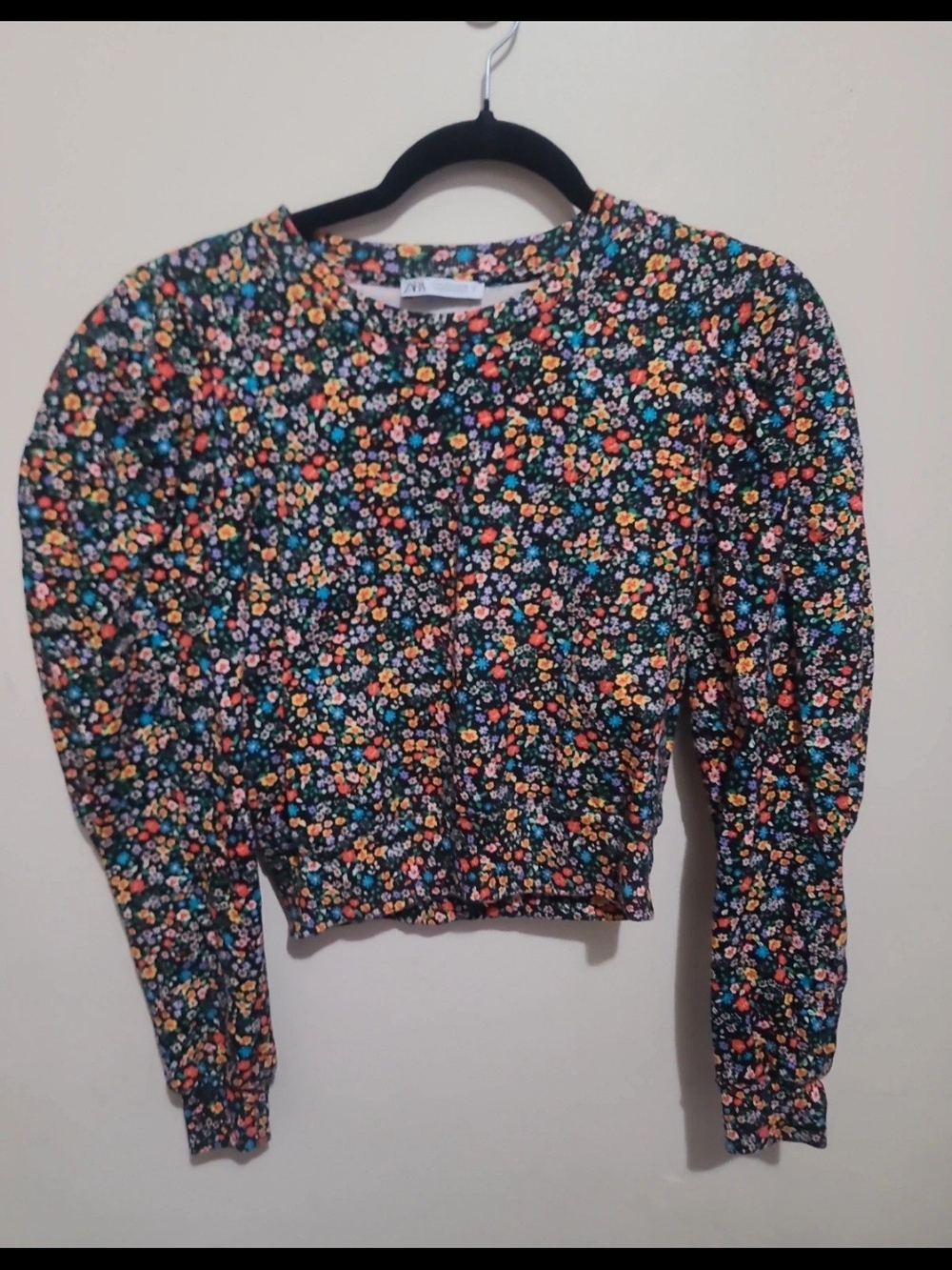 Zara Black Floral Long-Sleeve Cropped Tee with Multicolor Bloom